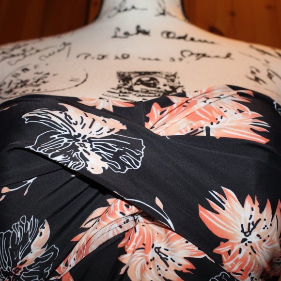 Hilor One Piece Swimsuit NWT Size 10 Missing Neck Strap. - Picture 4 of 11